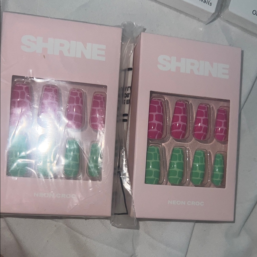 SHRINE Neon Croc Press-On Nails